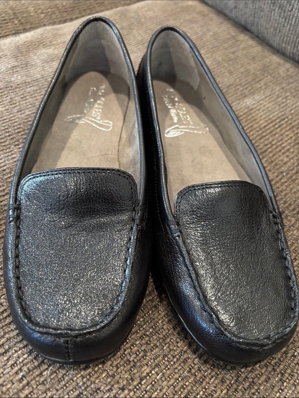 AEROSOLES Black Leather Slip-On Loafers for Women